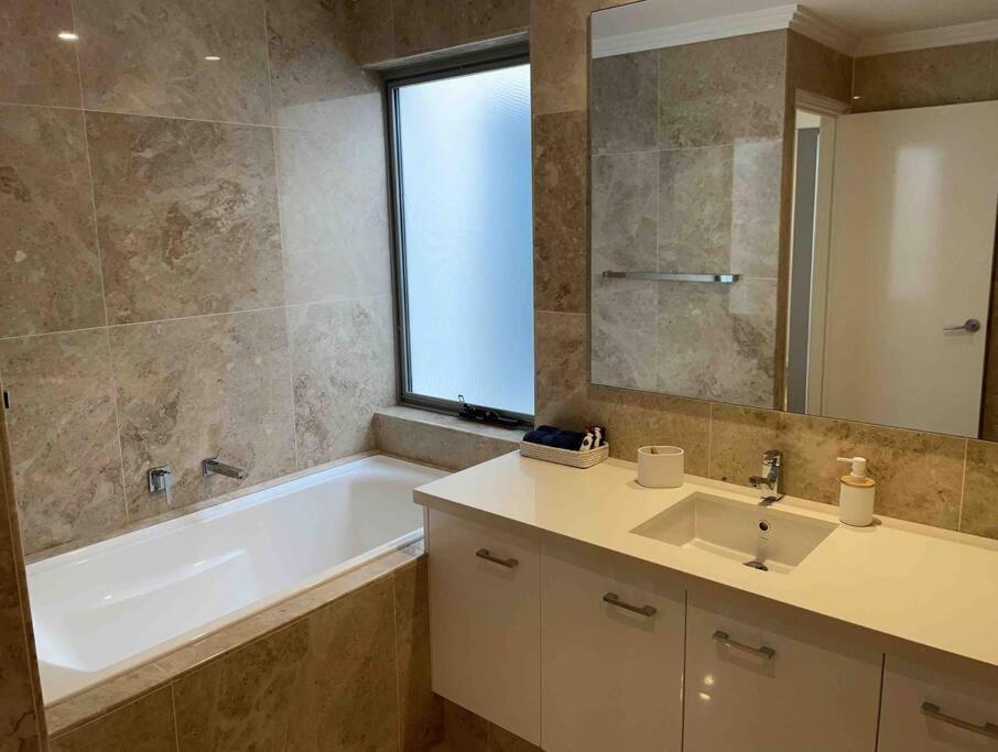 Canal Vista Mandurah Exterior photo